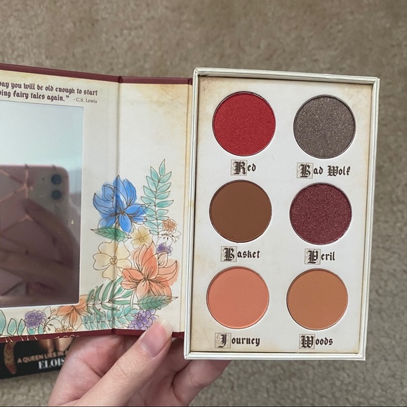 *SOLD* Makeup bundle - Picture 3 of 4